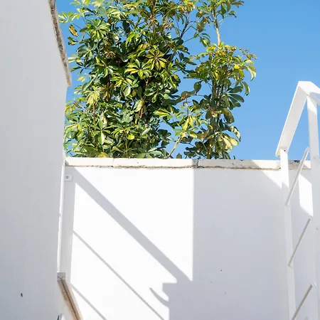 Vira Verso Est Pensionat Otranto